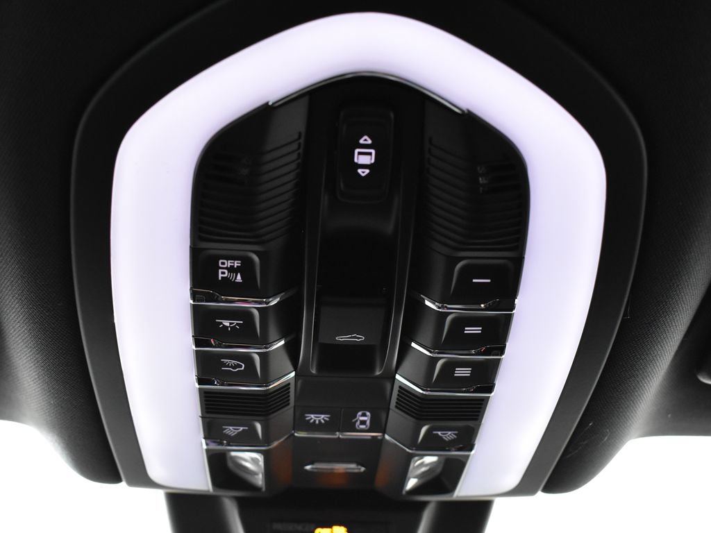 Used 2026 Porsche Macan AWD/4WD image 21