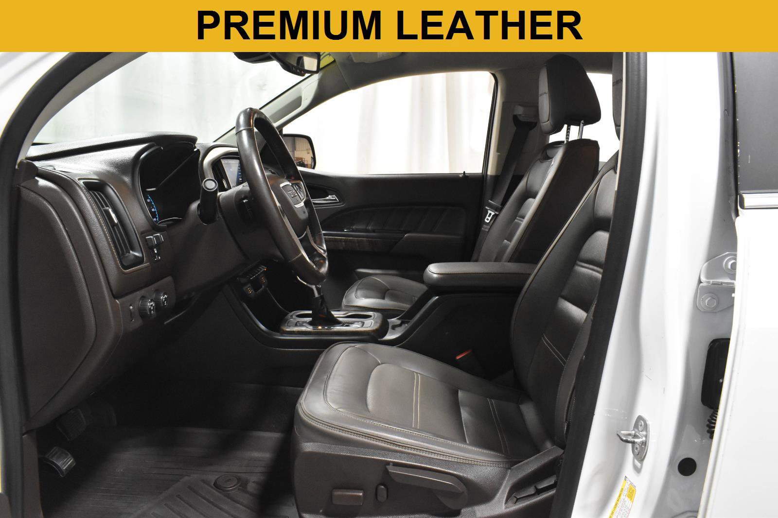 Used 2022 GMC Canyon Denali image 4