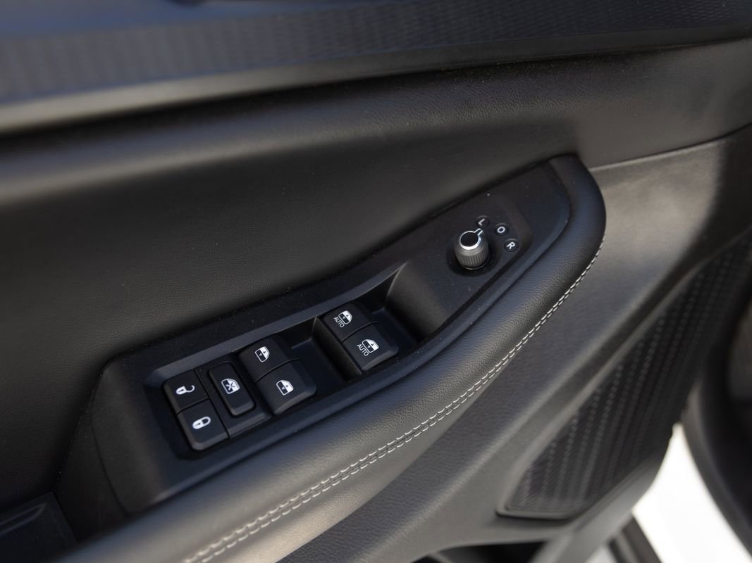 Used 2023 Jeep Grand Cherokee L Altitude AWD/4WD image 12