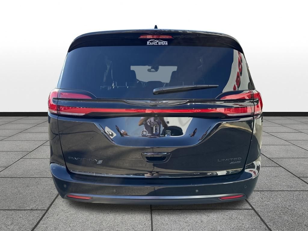 New 2026 Chrysler Pacifica Limited w/ S Appearance Package AWD/4WD image 4
