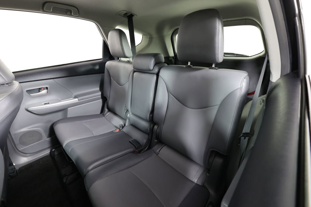 Used 2014 Toyota Prius V Three image 15