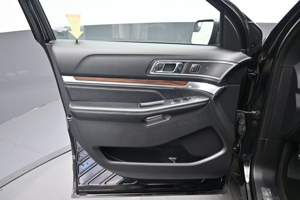 Used 2017 Ford Explorer Limited AWD/4WD image 9