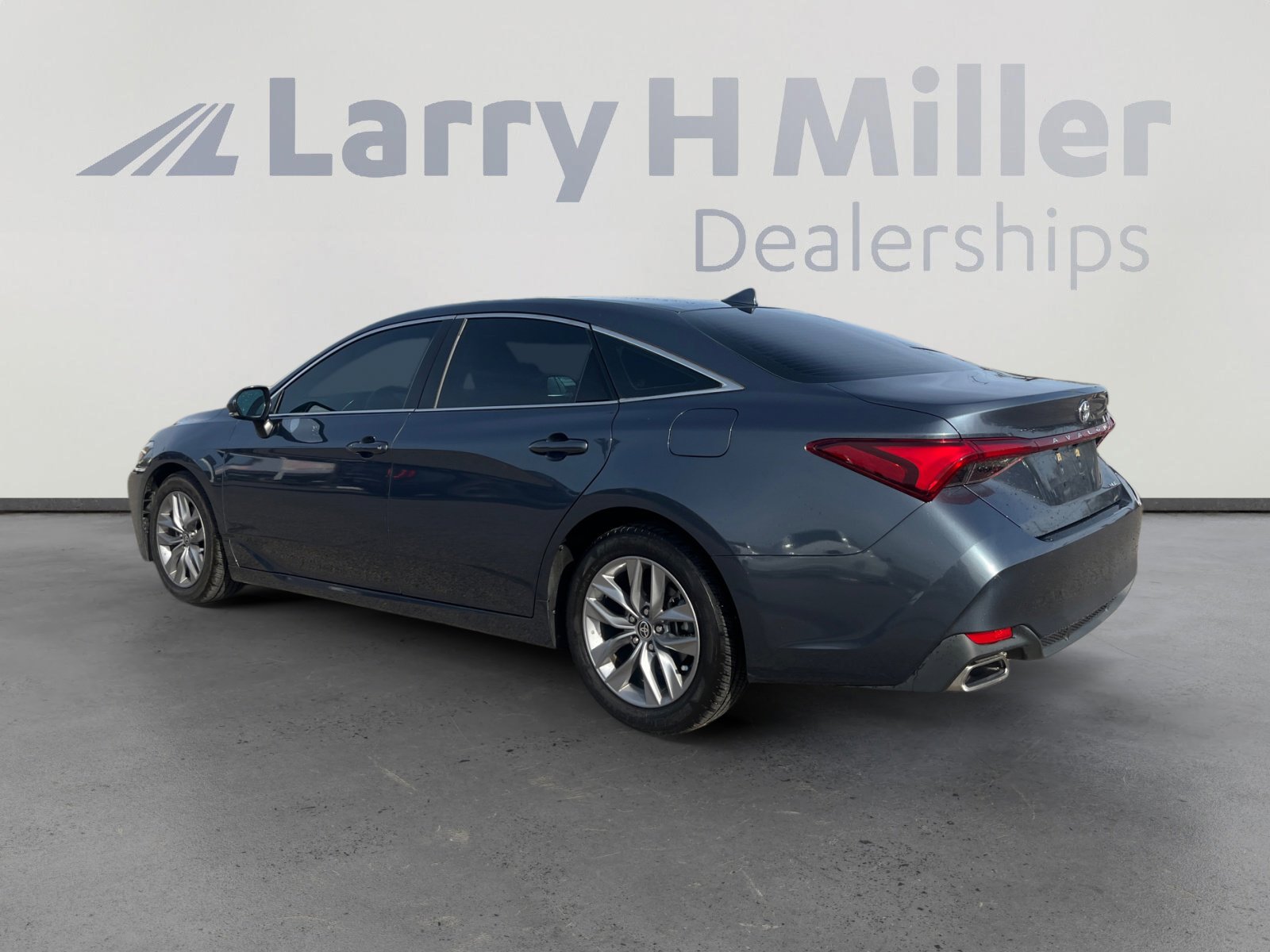 Used 2020 Toyota Avalon XLE image 3