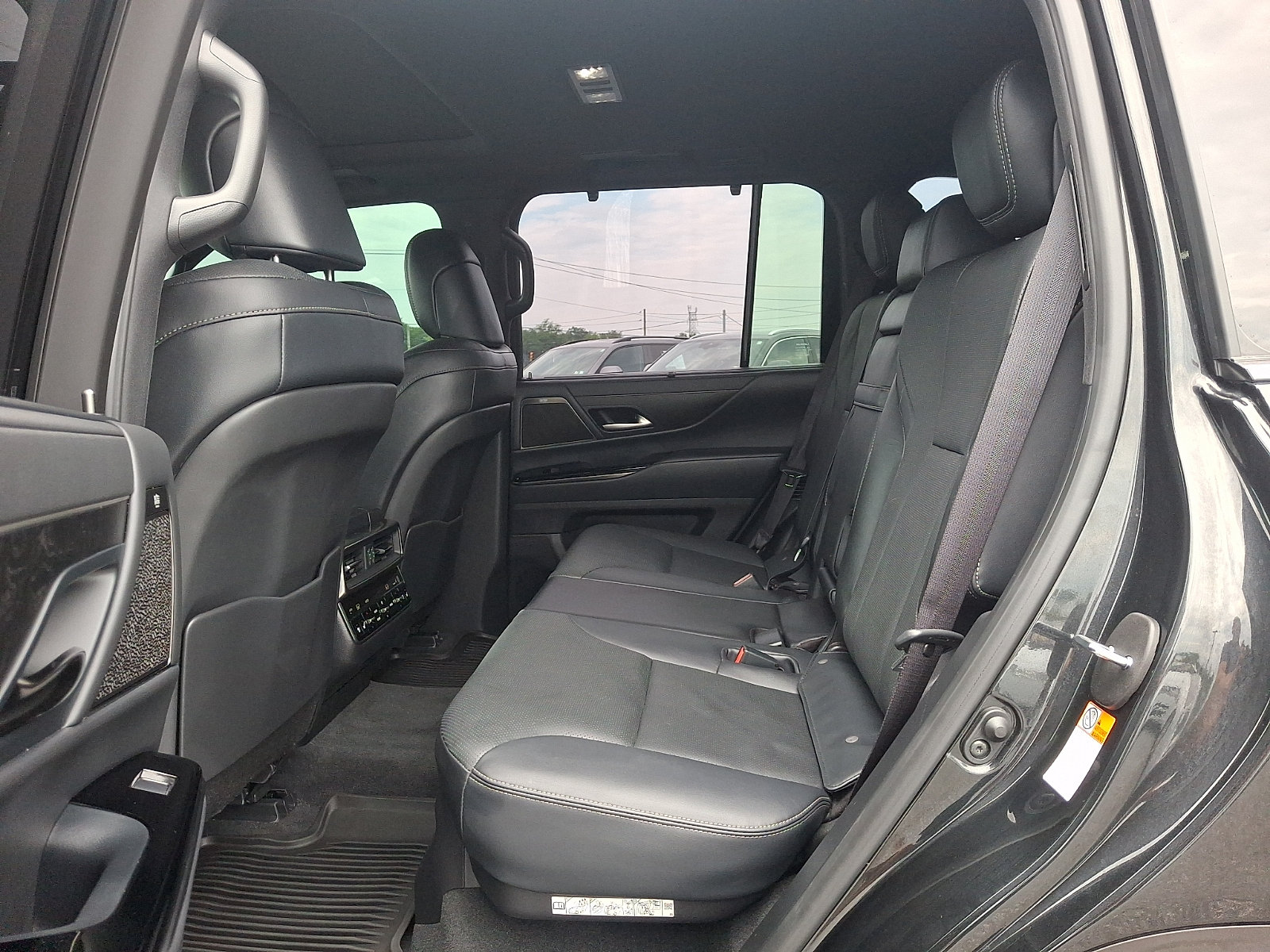 Used 2024 Lexus LX 600 4WD w/ Appearance Package image 8