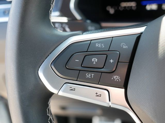 Certified 2023 Volkswagen Tiguan SE R-Line image 24