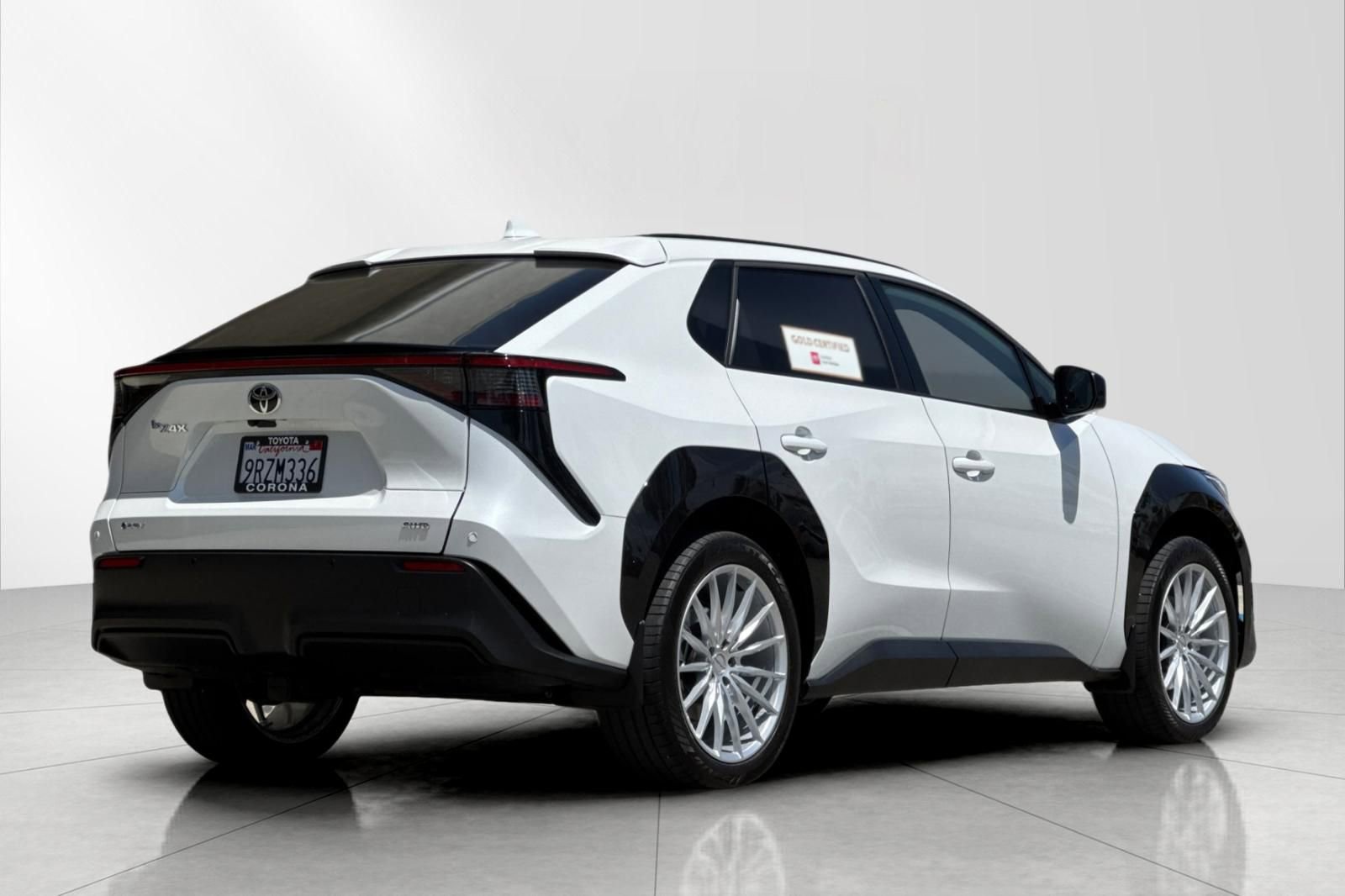 Used 2025 Toyota bZ4X AWD w/ Weather Package image 4