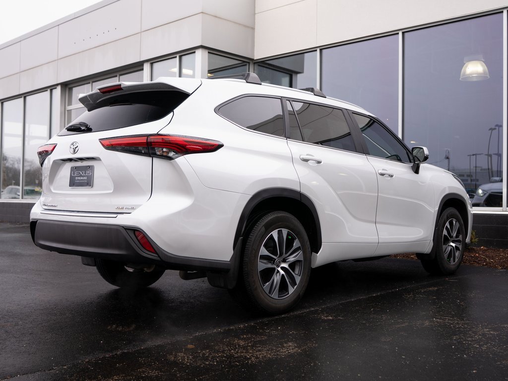 Used 2023 Toyota Highlander XLE image 6