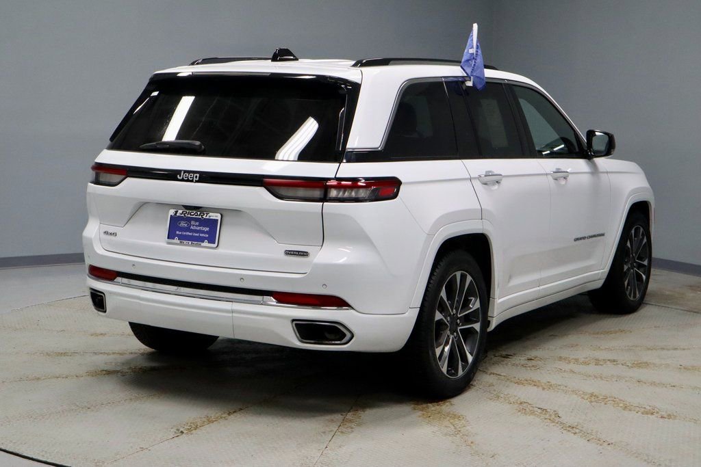 Used 2023 Jeep Grand Cherokee Overland image 12