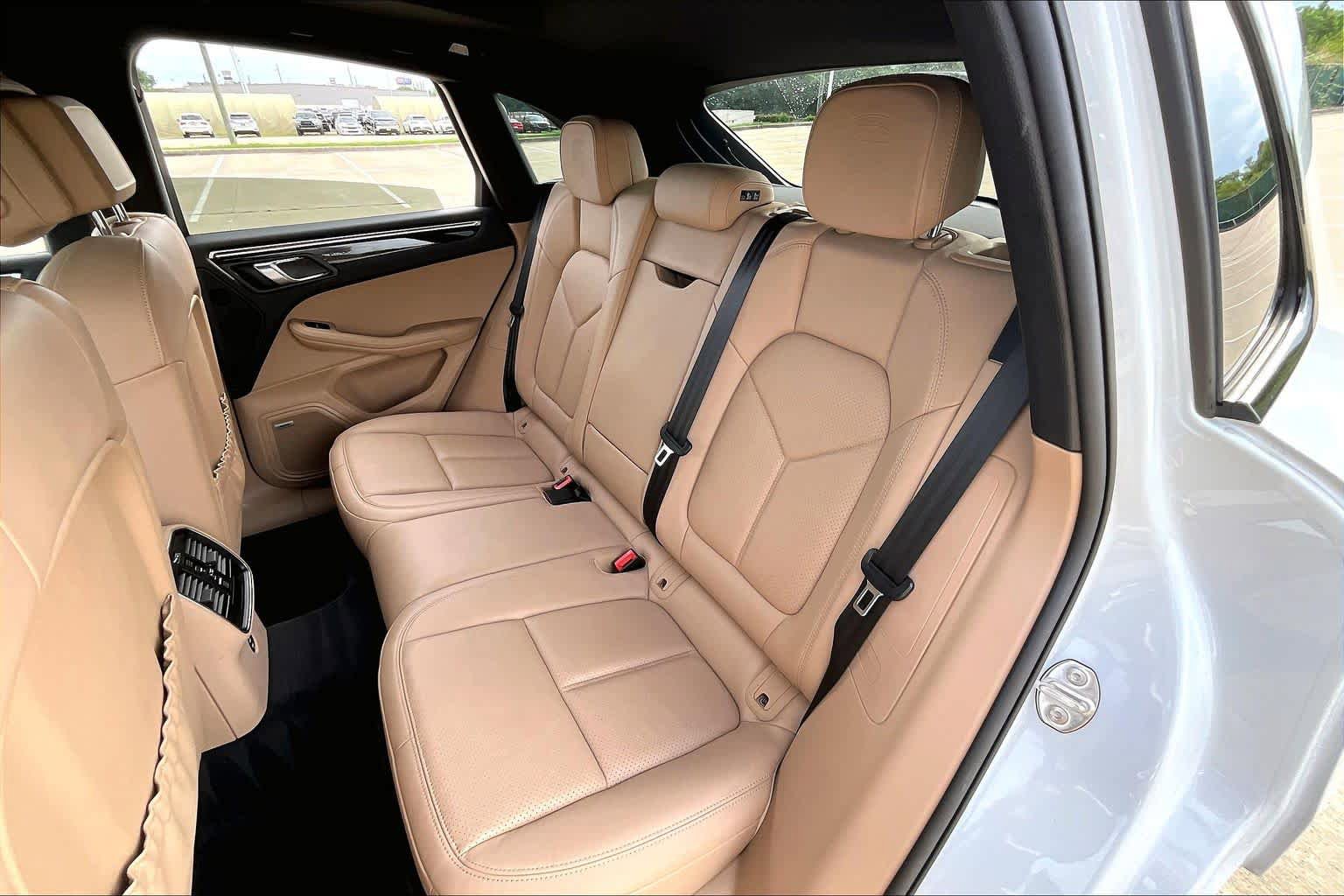 Used 2021 Porsche Macan AWD/4WD image 18