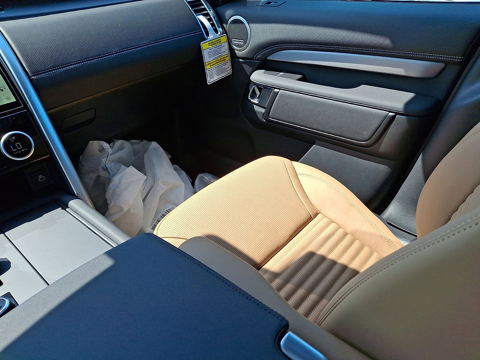 Certified 2025 Land Rover Discovery Dynamic SE image 11