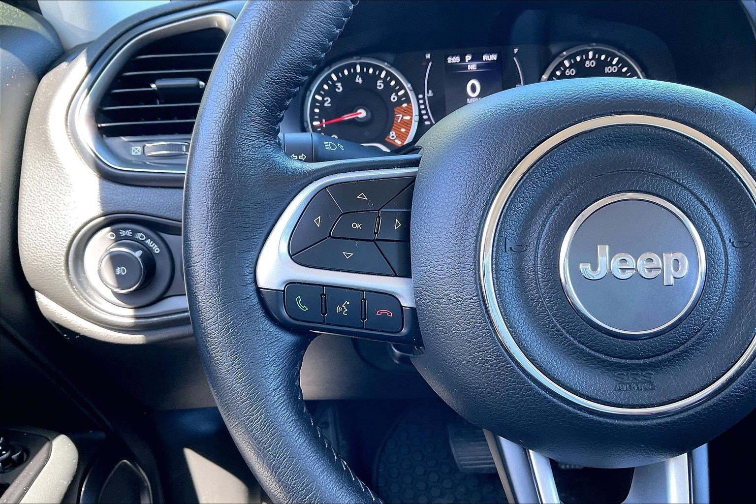 Used 2023 Jeep Renegade Latitude w/ Premium Group AWD/4WD image 16