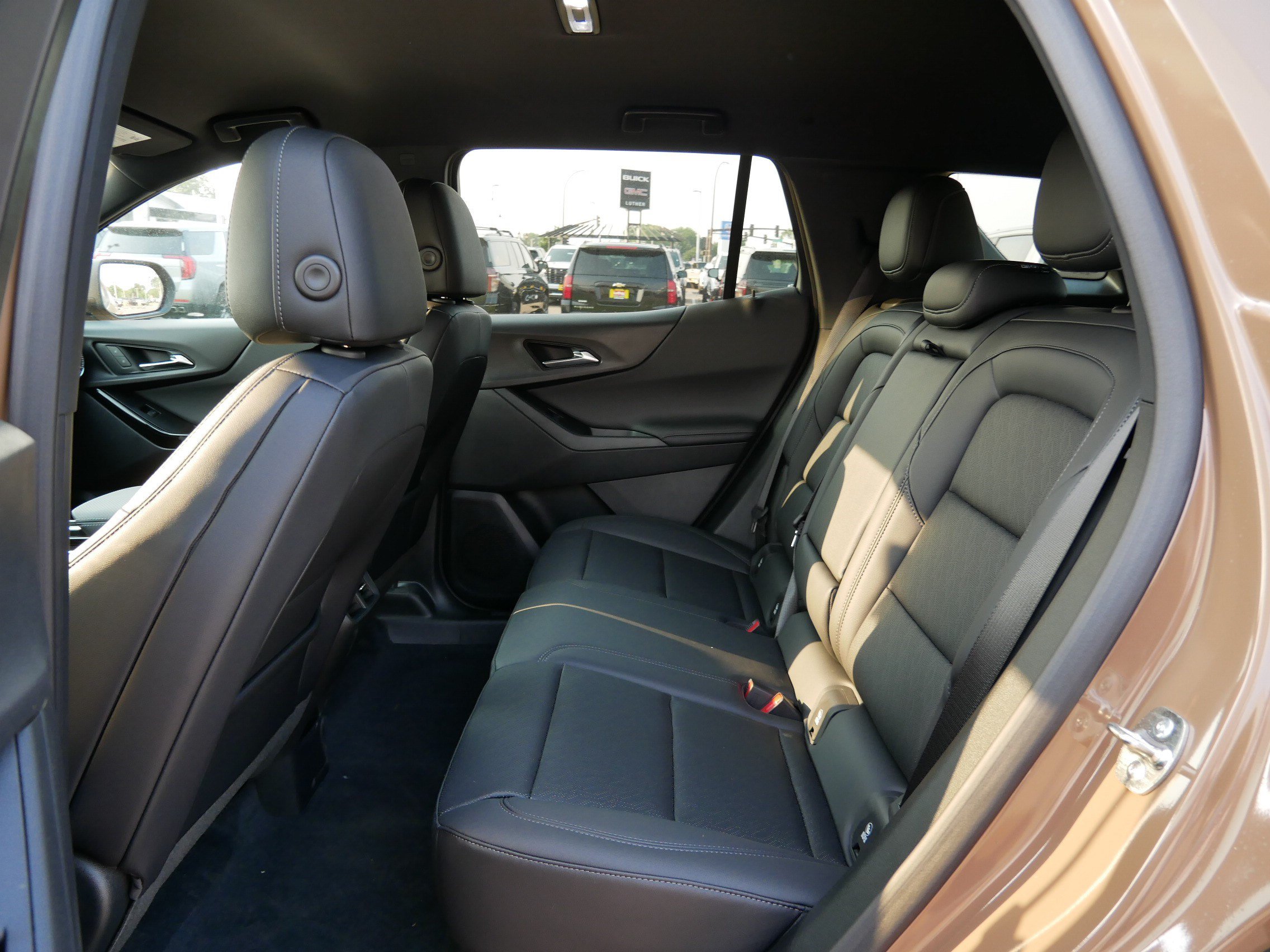 New 2027 Chevrolet Equinox LT w/ Convenience Package II AWD/4WD image 5