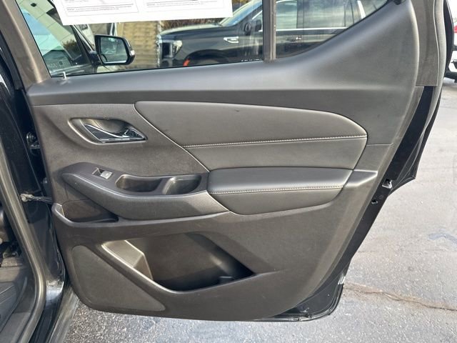 Used 2020 Chevrolet Traverse LT image 25
