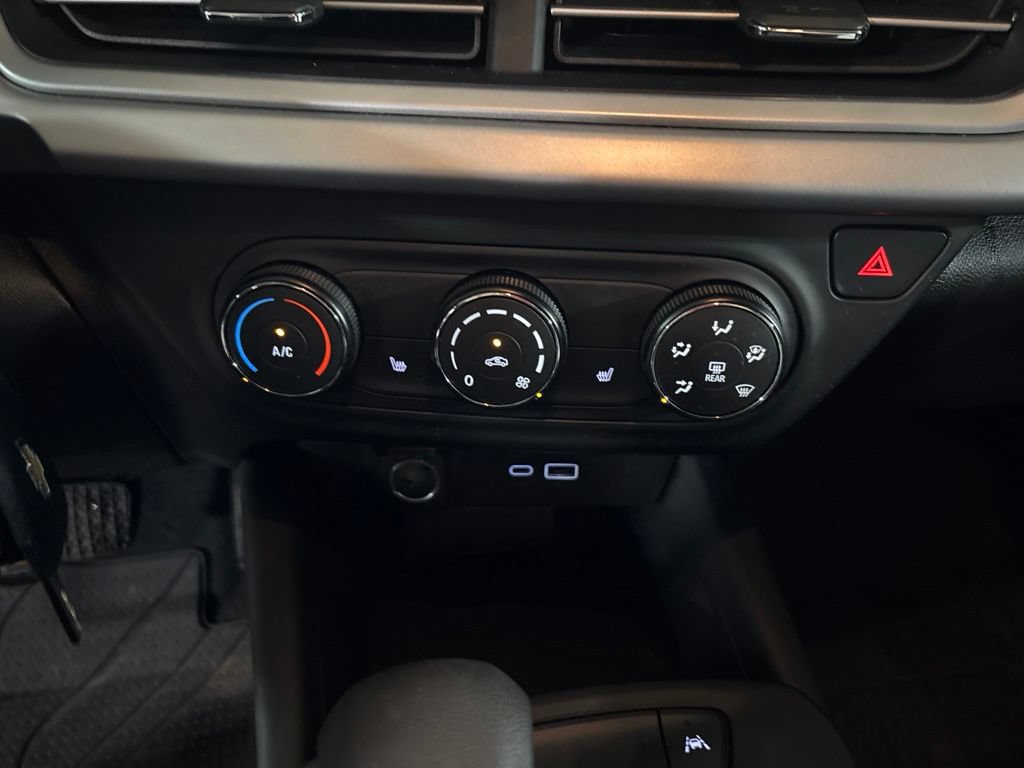 Used 2025 Chevrolet Trax RS FWD image 19