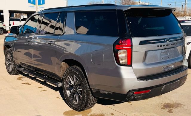 Used 2023 Chevrolet Suburban Z71 w/ Luxury Package image 4