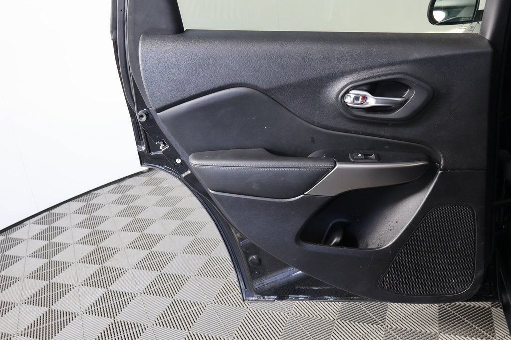 Used 2021 Jeep Cherokee Limited AWD/4WD image 13