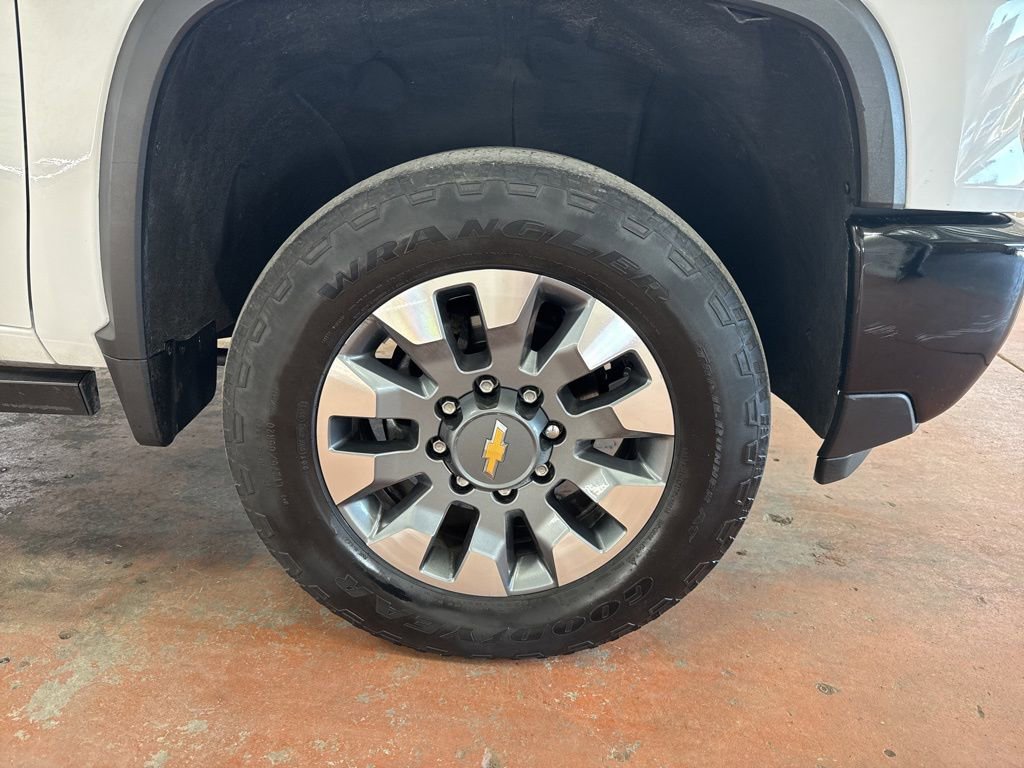 Used 2024 Chevrolet Silverado 2500 Custom w/ Custom Value Package image 8