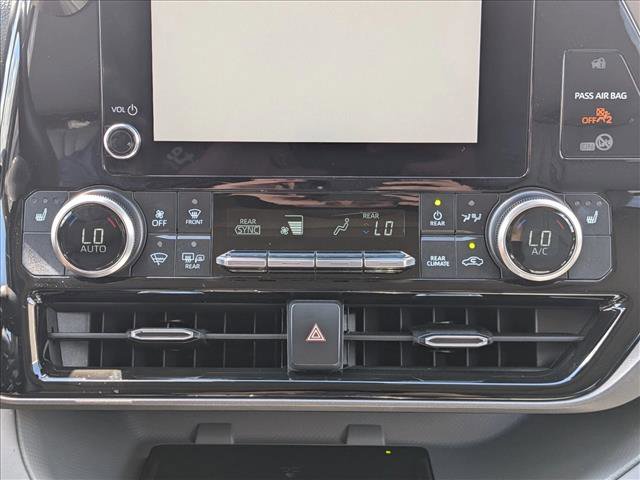 Used 2023 Toyota Highlander XLE image 14