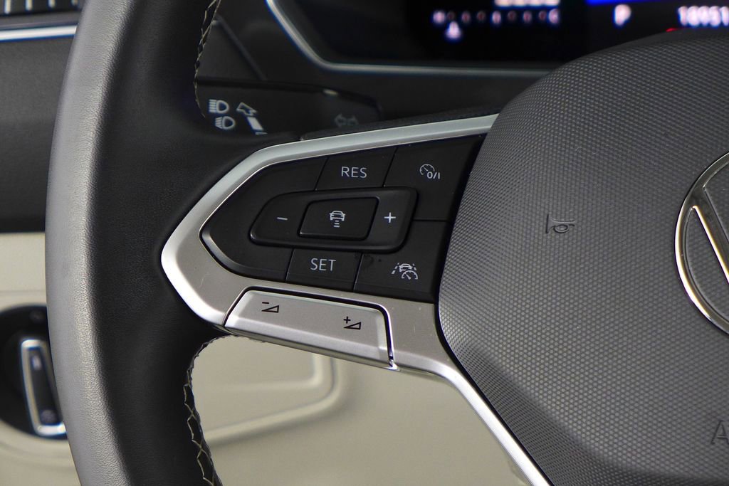 Used 2022 Volkswagen Tiguan SE image 27