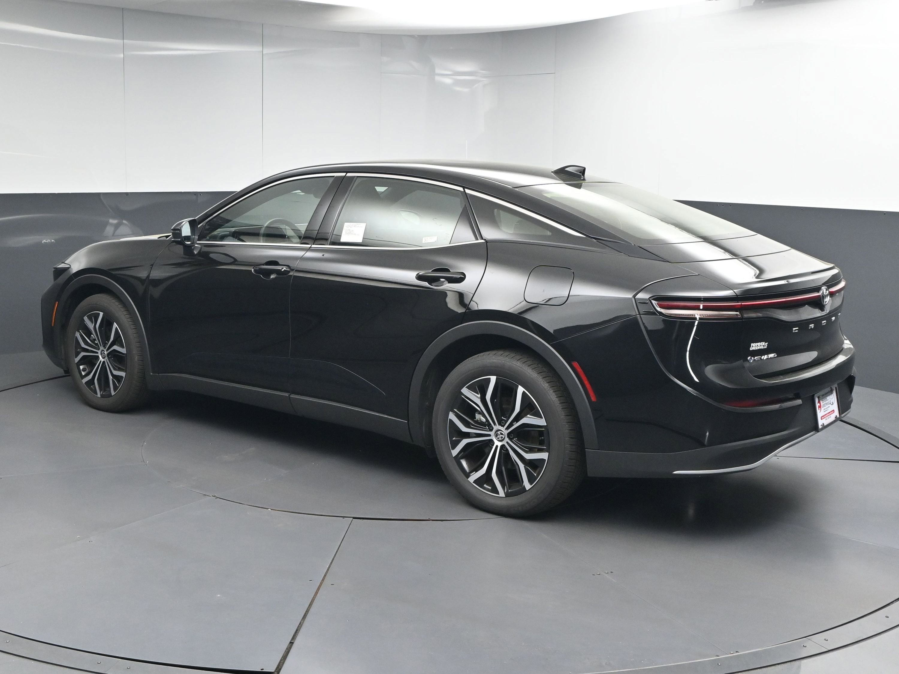 Certified 2025 Toyota Crown XLE image 6