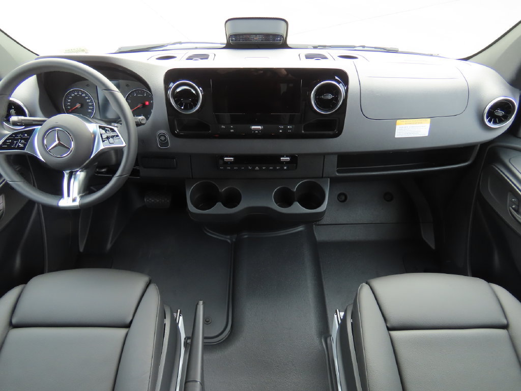 Used 2025 Mercedes-Benz Sprinter 2500 image 14