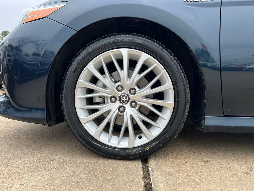 Used 2020 Toyota Camry XLE image 25