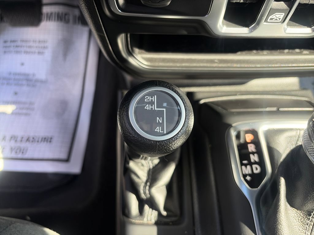 Used 2025 Jeep Wrangler Unlimited Sahara AWD/4WD image 35