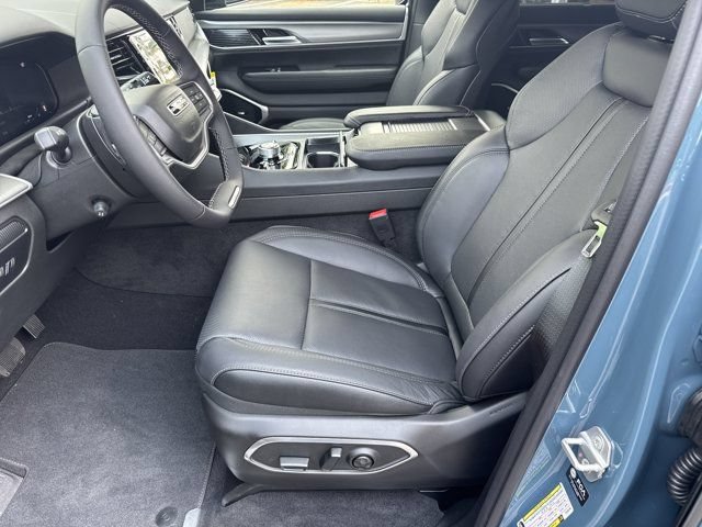 New 2026 Jeep Grand Wagoneer L Limited AWD/4WD image 10