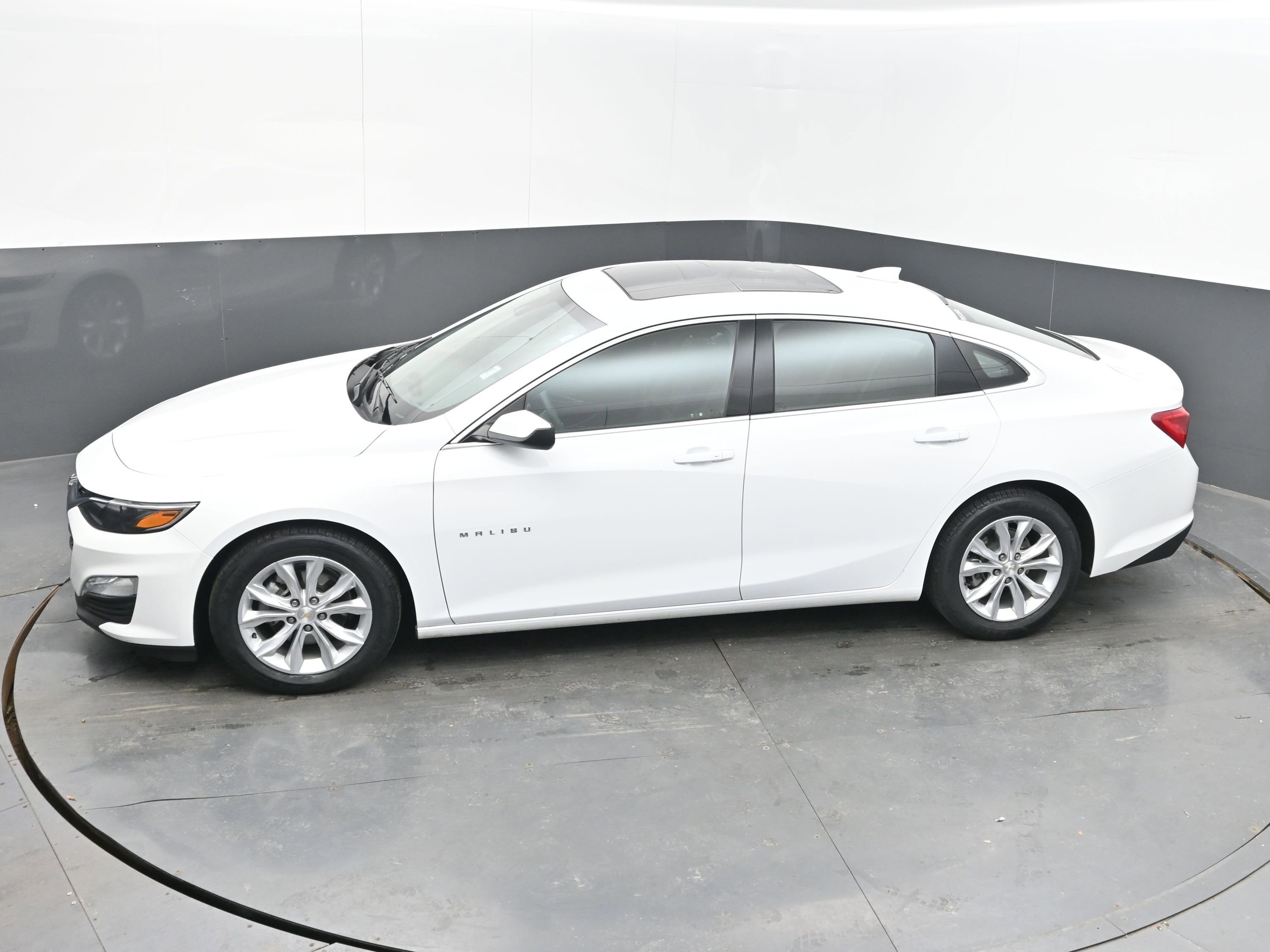 Used 2024 Chevrolet Malibu LT image 37