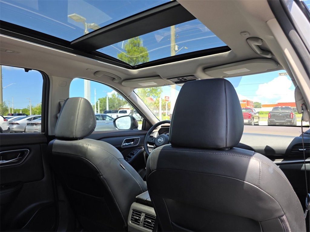 Used 2022 Nissan Rogue Platinum w/ Head-Up Display Package image 12