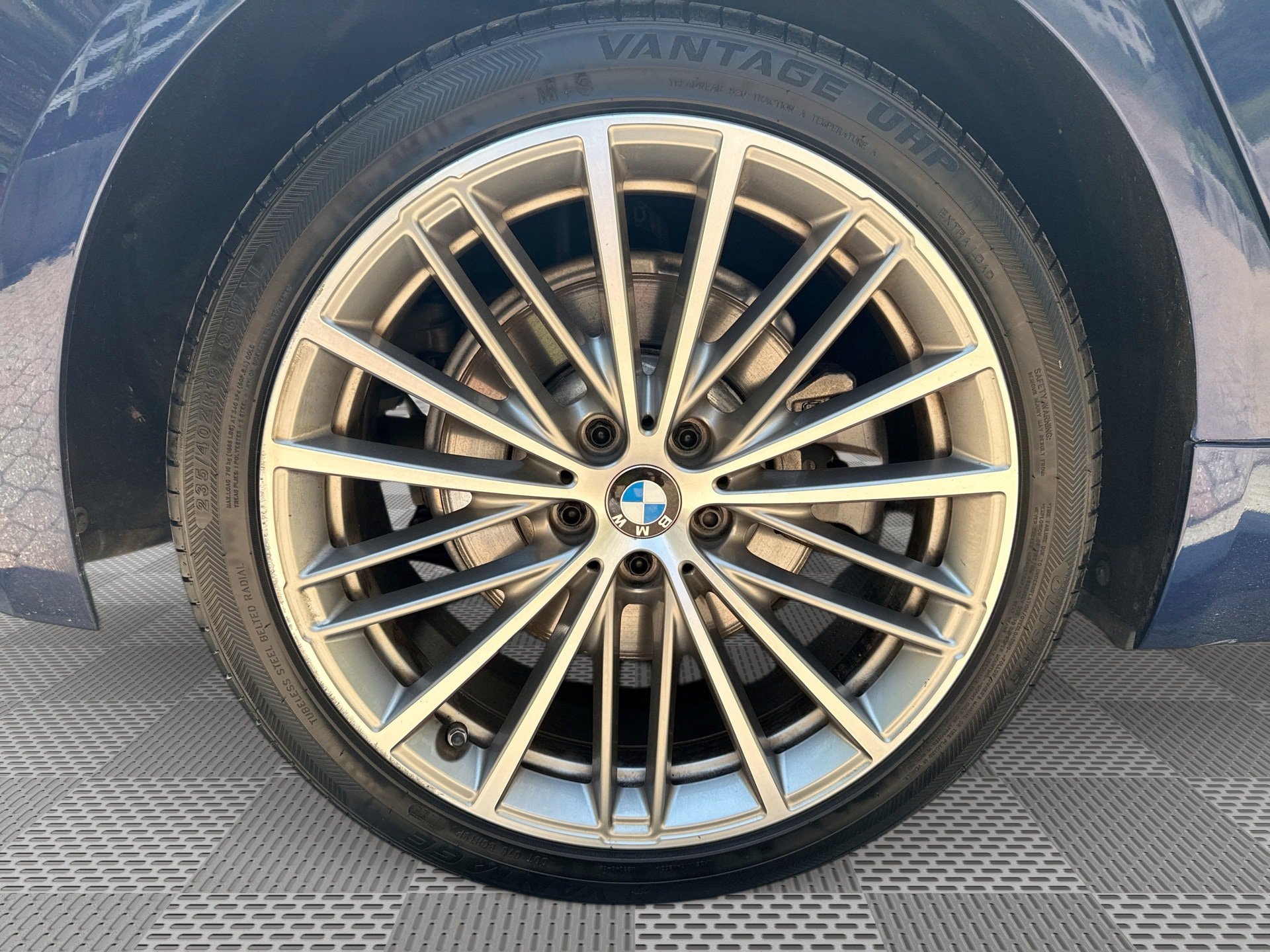 Used 2019 BMW 530e xDrive w/ Premium Package AWD/4WD image 30