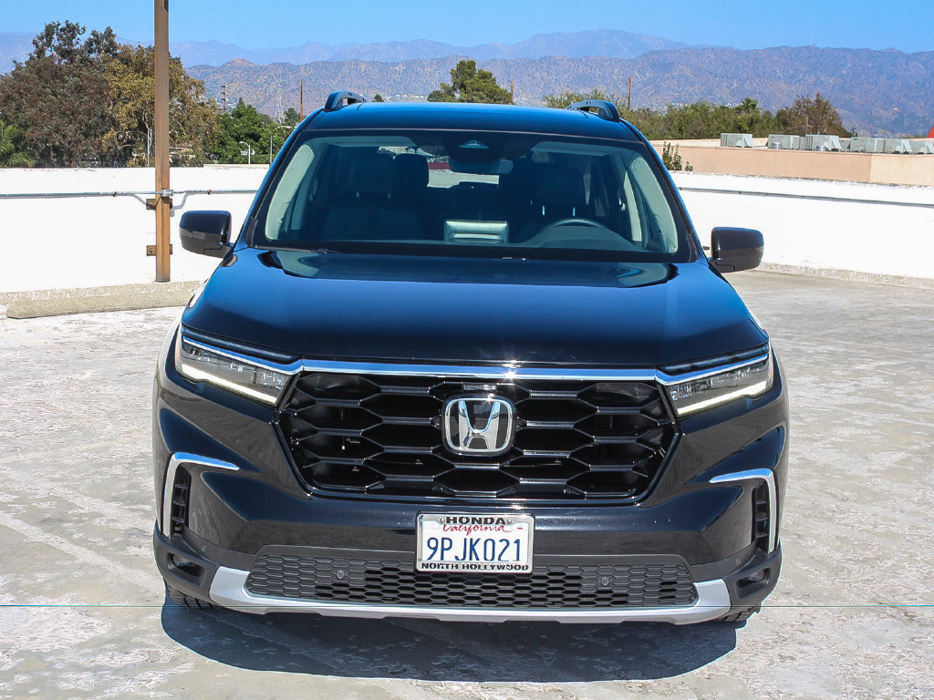 Certified 2025 Honda Pilot Touring image 2