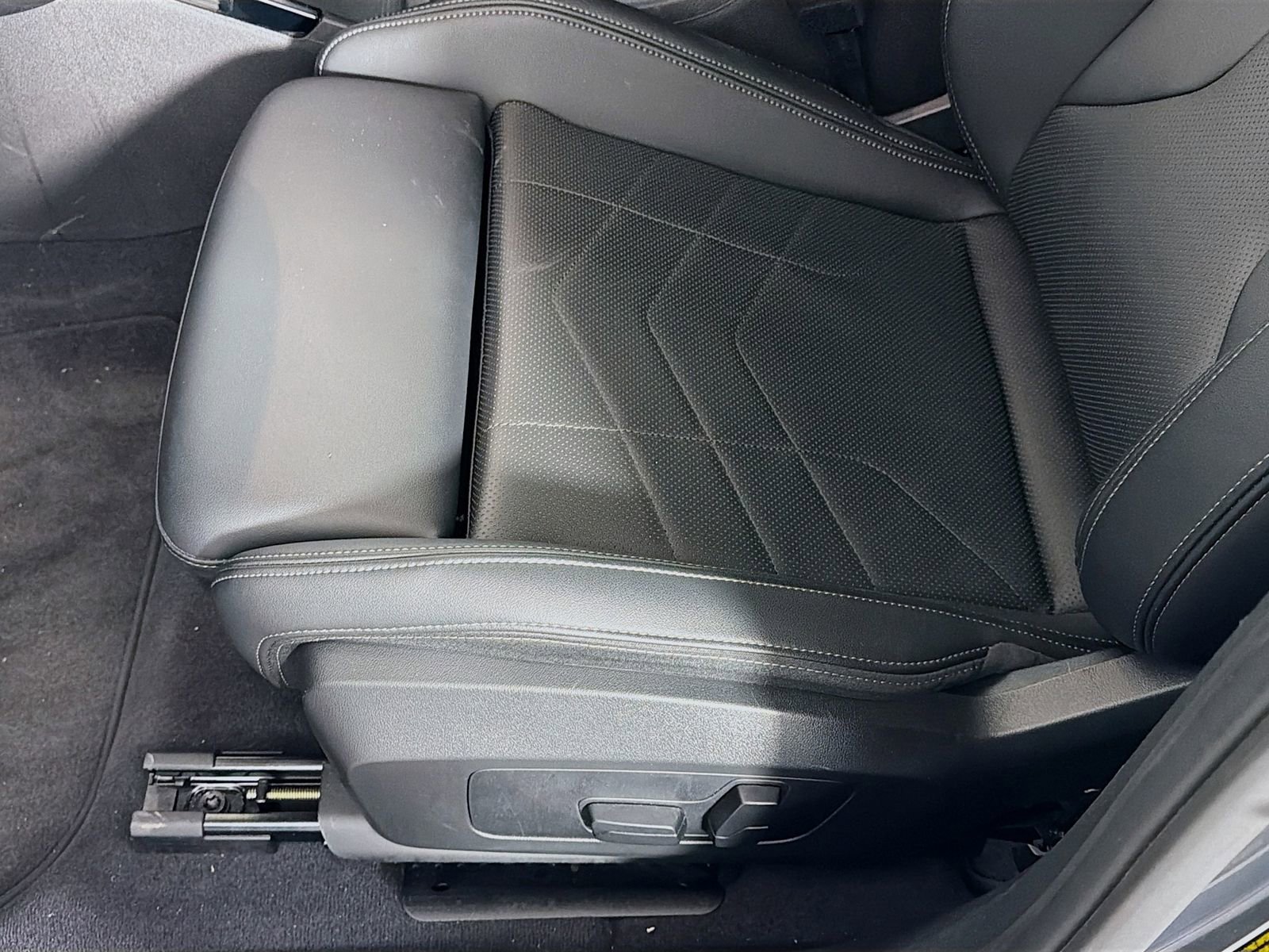 Used 2025 BMW X2 xDrive28i w/ M Sport Package image 21