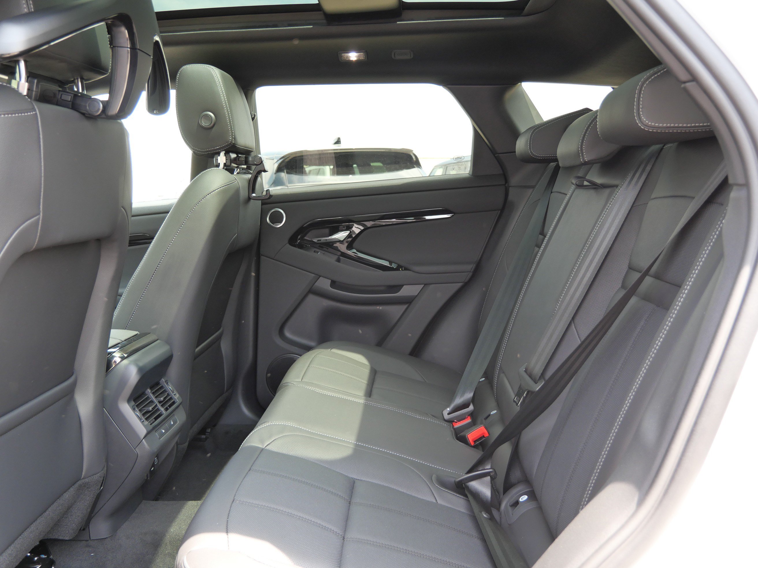 New 2026 Land Rover Range Rover Evoque Hoxton AWD/4WD image 6