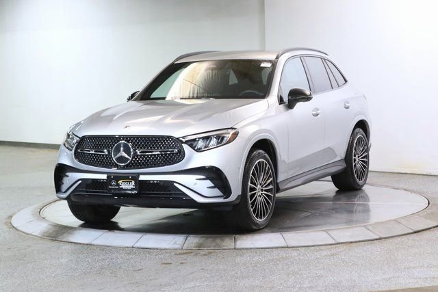 Used 2025 Mercedes-Benz GLC 350e 4MATIC w/ AMG Line image 13