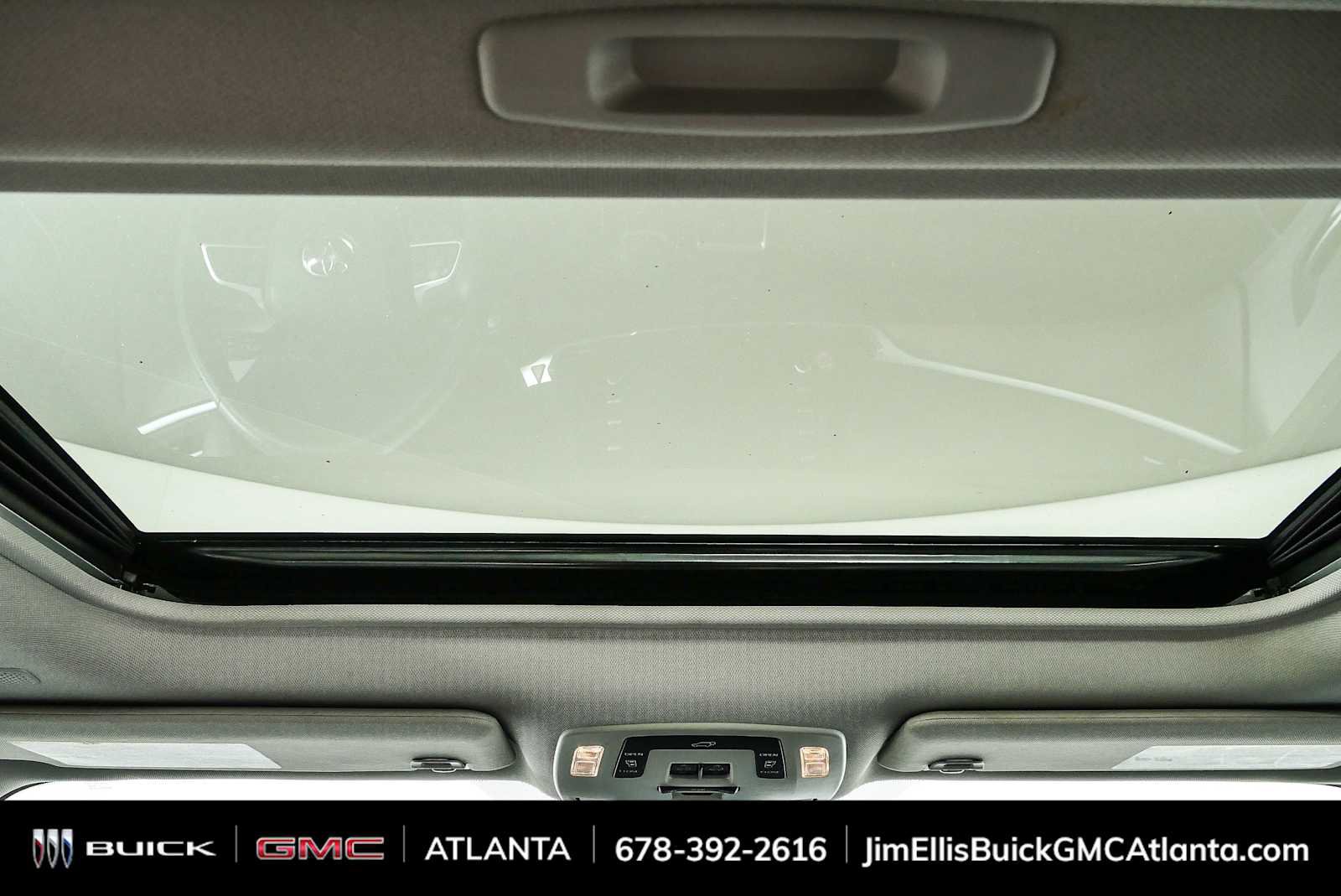 Used 2024 Toyota Sienna XLE FWD image 20