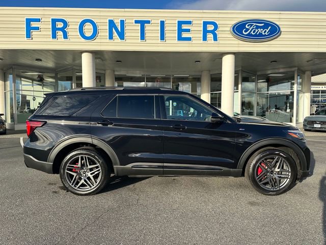 Used 2025 Ford Explorer ST-Line w/ ST-Line Street Pack image 2