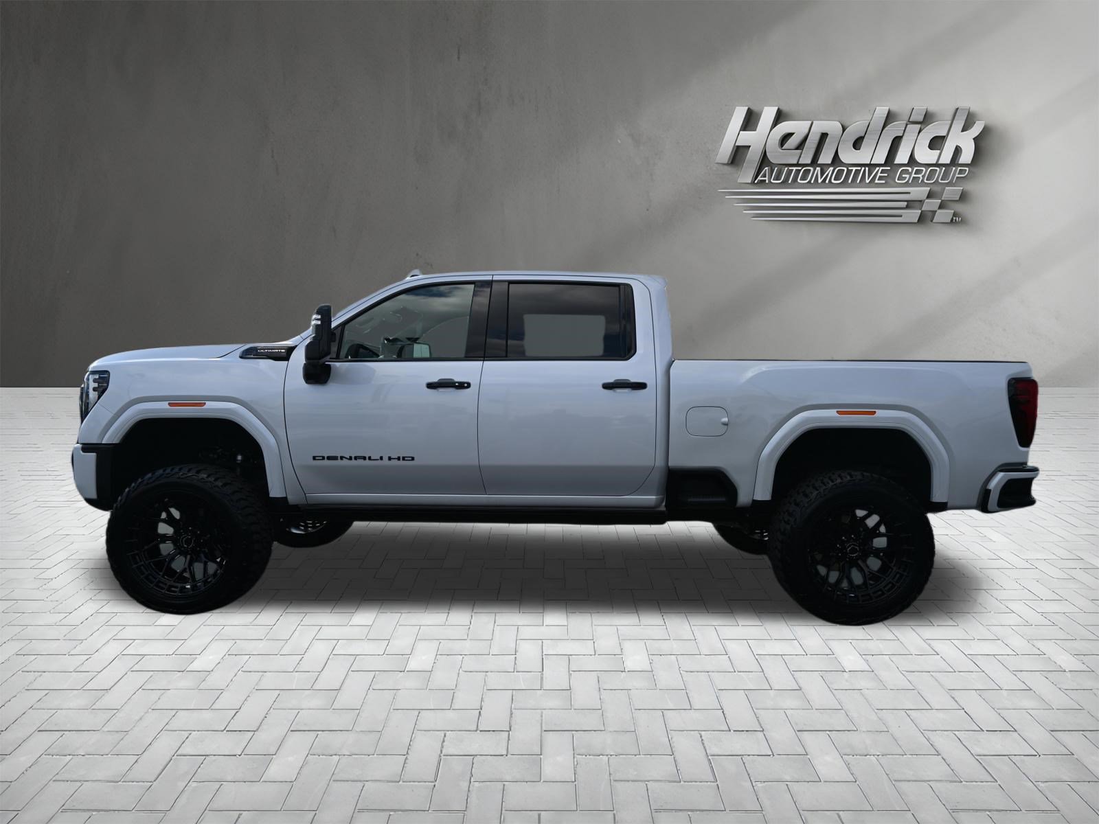Used 2025 GMC Sierra 2500 Denali Ultimate image 9