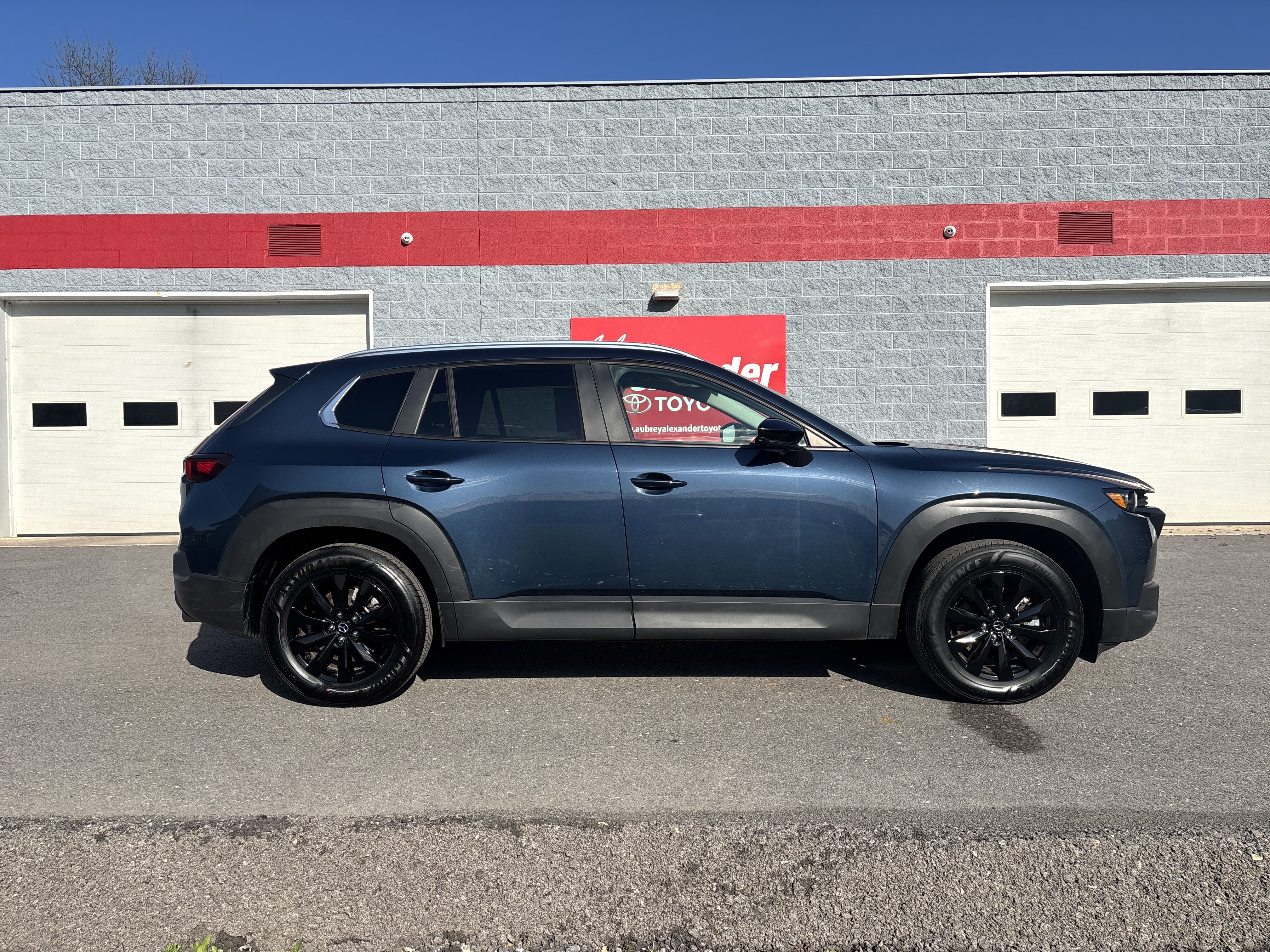 Used 2025 MAZDA CX-50 AWD 2.5 S w/ Premium Package image 2