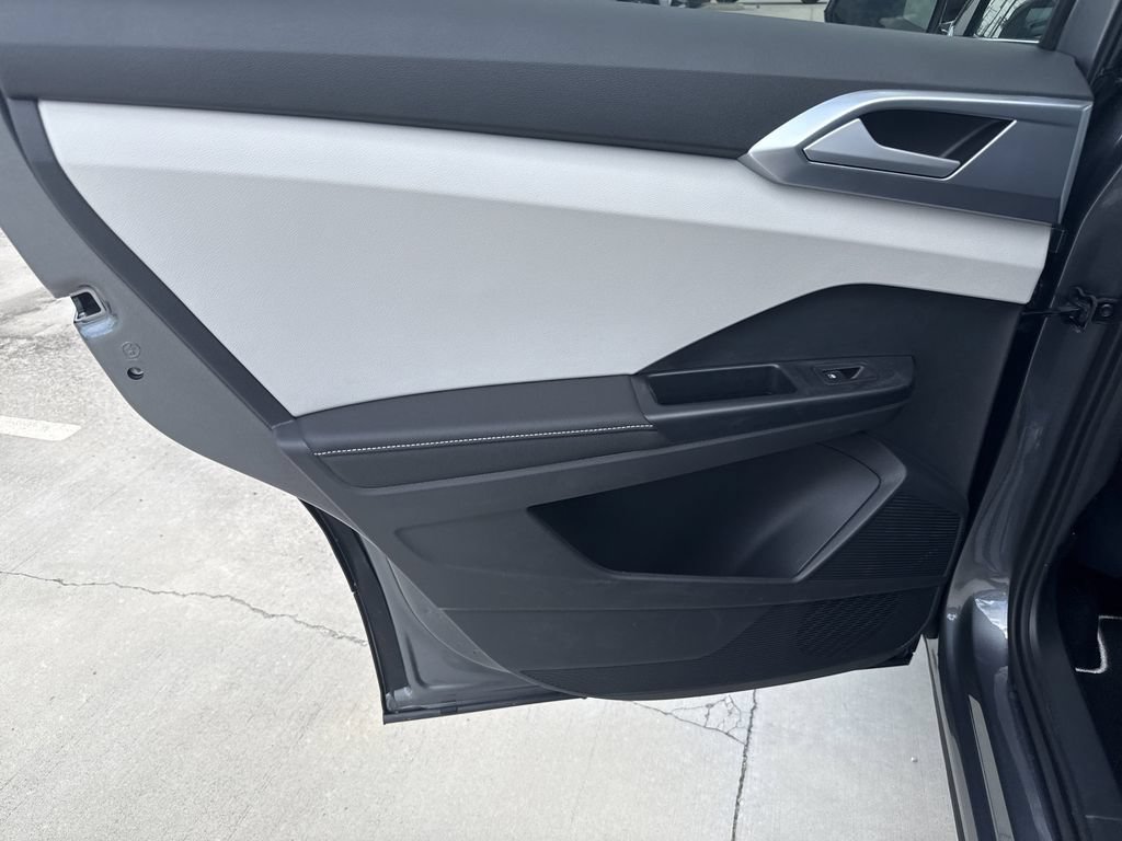 New 2026 Volkswagen Taos SE FWD image 23