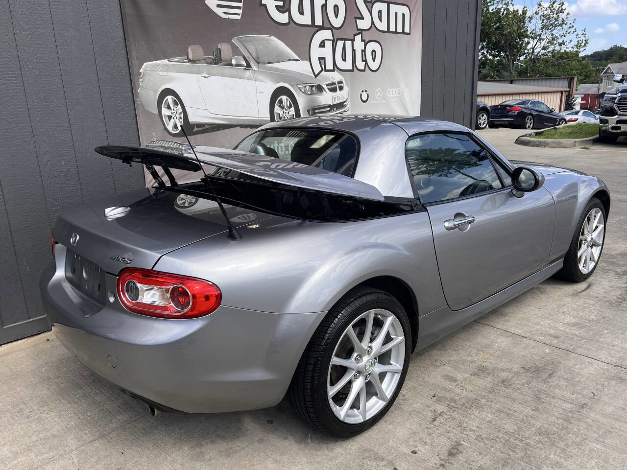Used 2010 MAZDA MX-5 Miata Grand Touring w/ Premium Pkg image 10