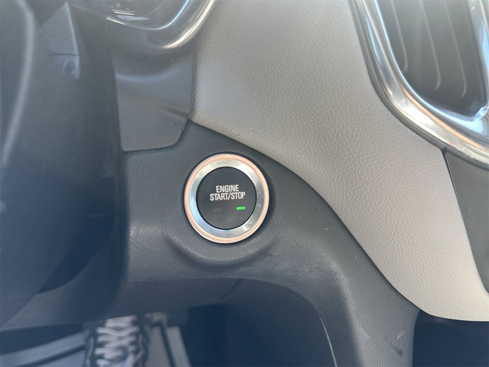 Used 2023 Chevrolet Equinox LS w/ LS Convenience Package image 16