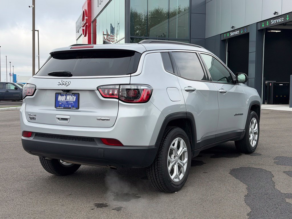Used 2024 Jeep Compass Latitude AWD/4WD image 5