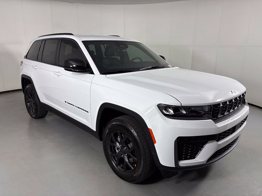 New 2027 Jeep Grand Cherokee Altitude AWD/4WD image 2
