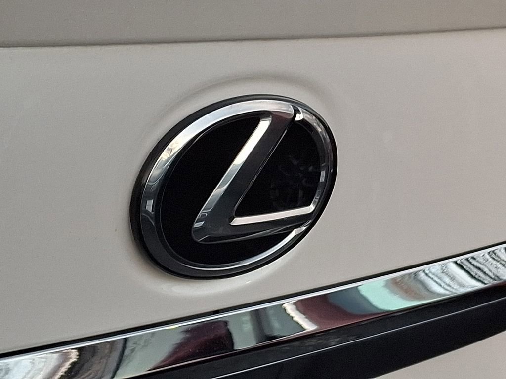 Used 2025 Lexus ES 350 Ultra Luxury w/ Accessory Package (Z1) image 29
