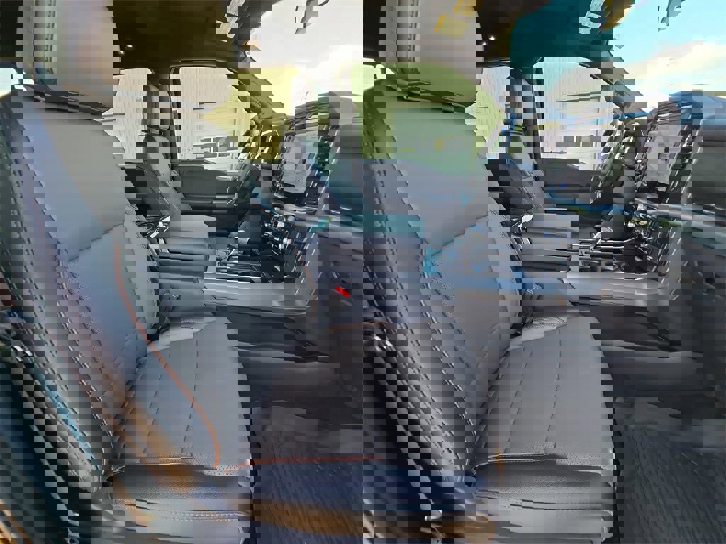 New 2025 Ford F150 Lariat w/ Equipment Group 501A Mid image 10