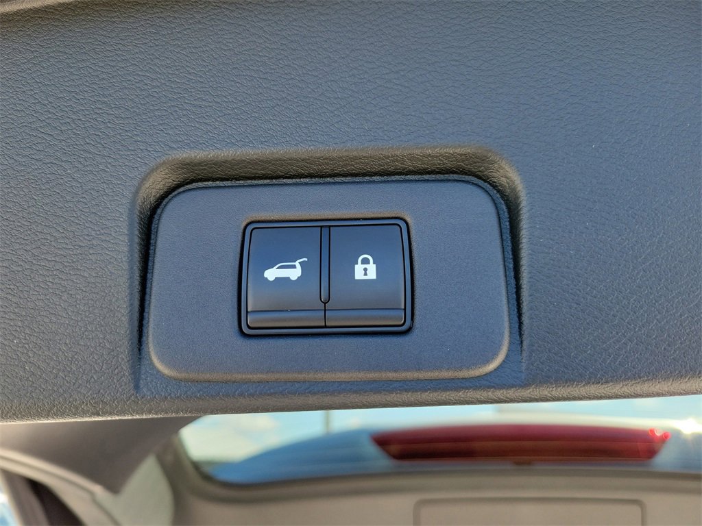 Used 2024 Nissan Rogue SV image 11