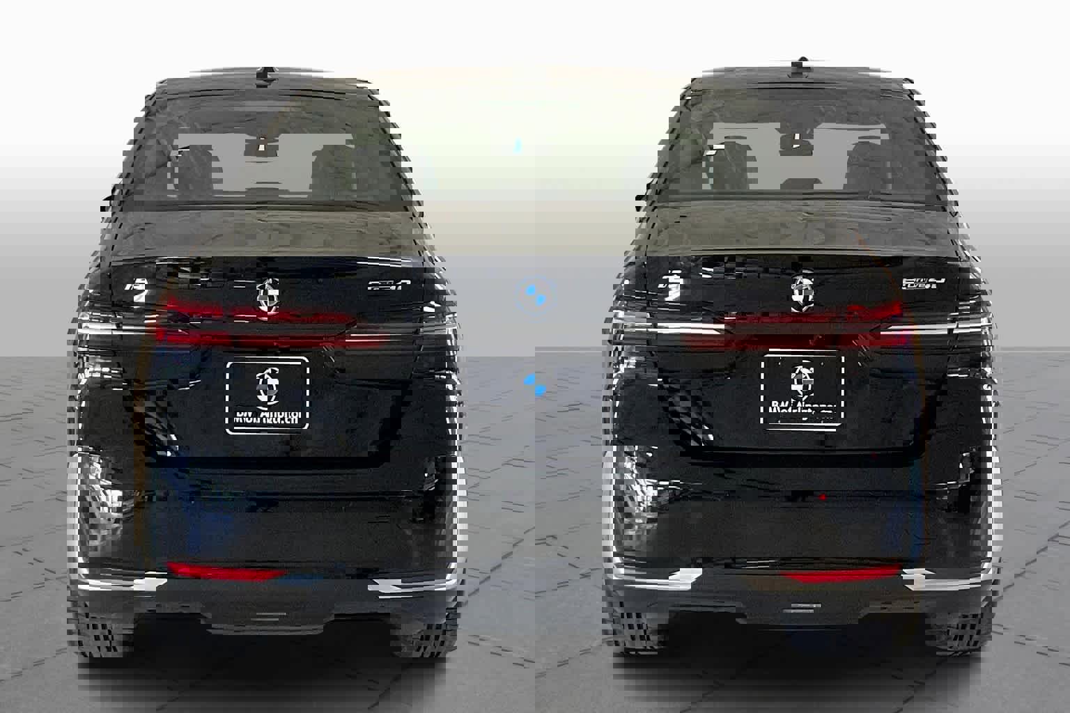 Used 2025 BMW i5 eDrive40i w/ Premium Package image 4