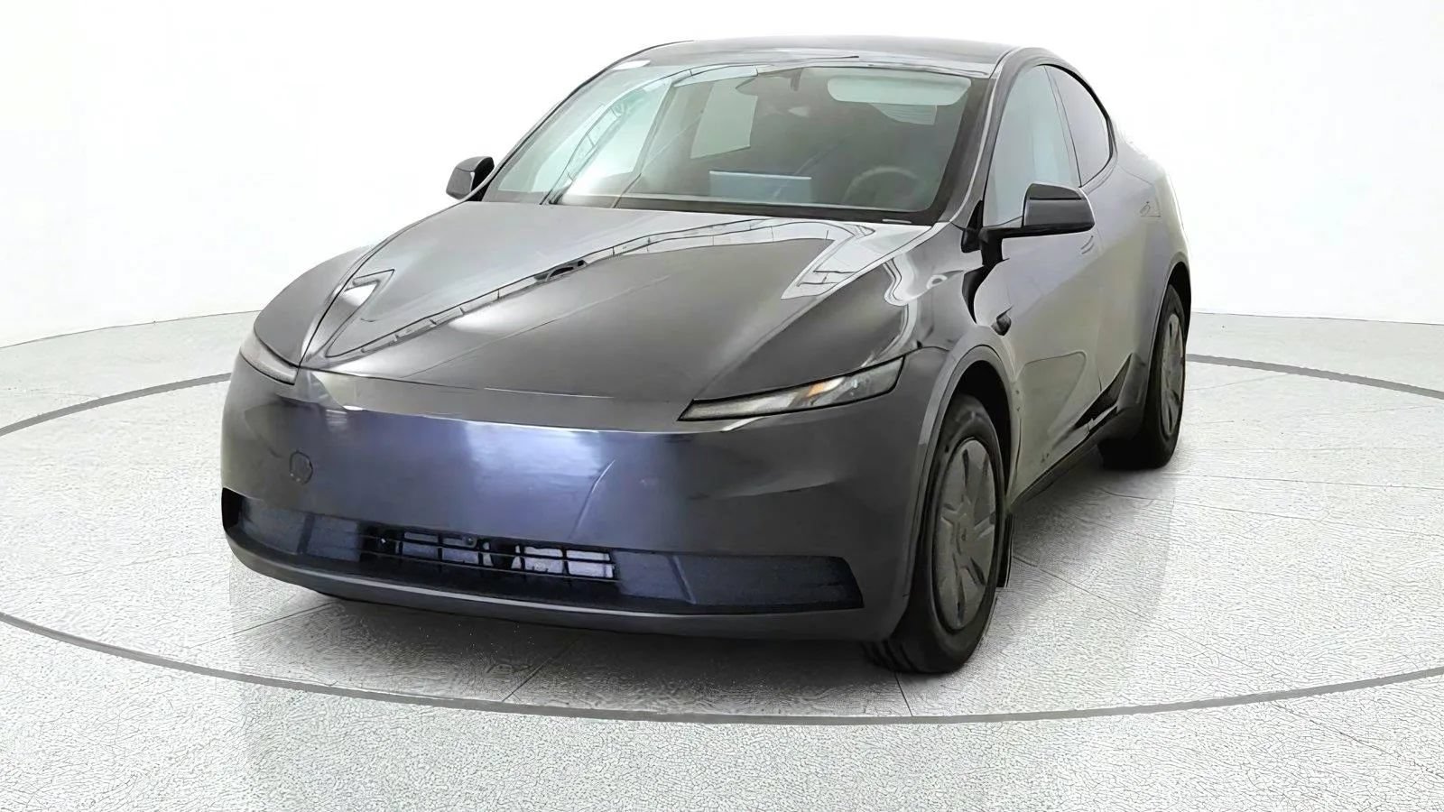 Used 2026 Tesla Model Y 2WD image 3