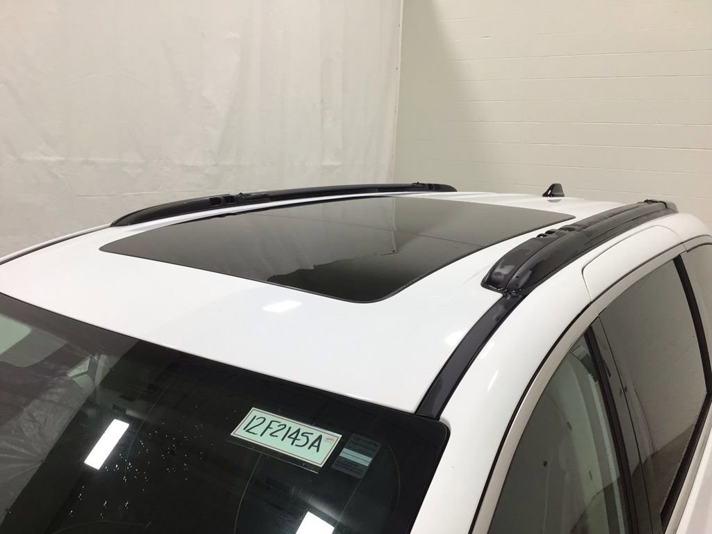 Used 2023 Chrysler Pacifica Limited w/ Trailer Tow Group AWD/4WD image 9